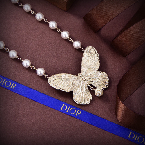 Dior New Classic Fashion Butterfly Pearl Necklace
