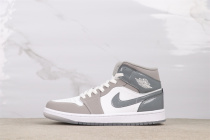 Air Jordan 1 Retro Mid Lacquer Gray Basketball Shoes Men Sneakers Air Jordan 1 Retro Mid Lacquer Gray Basketball Shoes Men Sneakers
