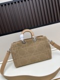 Dior New Classic Letter Diamond Grid Leather Handbag Size: 34x19x23 CM