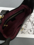 Gucci Classic Fashion Shoulder Bag Size: 19x27.5x4 CM