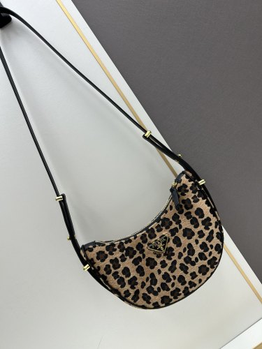 Prada New Fashion Leopard print Underarm Bag Crossbody Bag Size: 23x14x6 CM