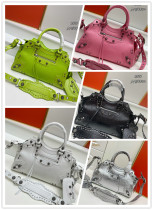 Balenciaga New Fashion Versatile Handbag Motorcycle Bag Size: 33x21x13.5 CM Balenciaga New Fashion Versatile Handbag Motorcycle Bag Size: 33x21x13.5 CM