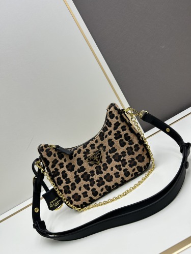 Prada New Autumn/Winter Fashion Leopard Pattern Underarm Bag Chain Strap Crossbody Bag Size: 22 CM