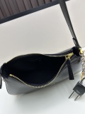 Givenchy New Fashion 4G Pendant Leather Underarm Bag Size: 18 x 30 x 8 CM