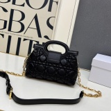 Dior New Fashion Lingge Mini Handbag Chain Crossbody Bag Size: 18.5x8.5x13 CM