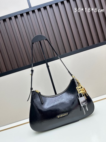 Givenchy New Fashion 4G Pendant Leather Underarm Bag Size: 18 x 30 x 8 CM