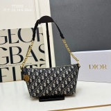 Dior New Classic Logo Printed Chain Hobo Bag Crossbody Bag Size: 22 x 14.5 x 10 CM