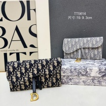 Dior New Classic Logo Printed Flip Chain Crossbody Bag Size: 19 x 9 x 3 CM
