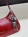 Givenchy New Fashion 4G Pendant Leather Underarm Bag Size: 18 x 30 x 8 CM