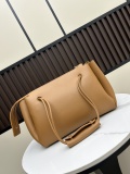 Loewe New Fashion Leather Handbag Size: 28.5 x 11 x 23 CM