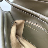 Loewe Fashion Spiral Knot Leather Handbag Underarm Bag Size: 25 x 17 x 8 CM