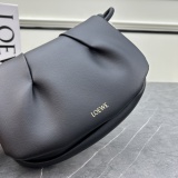 Loewe Fashion Spiral Knot Leather Handbag Underarm Bag Size: 25 x 17 x 8 CM