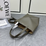 Loewe New Fashion Foldable Leather Handbag Crossbody Bag Size: 16.5x9.5x20 CM