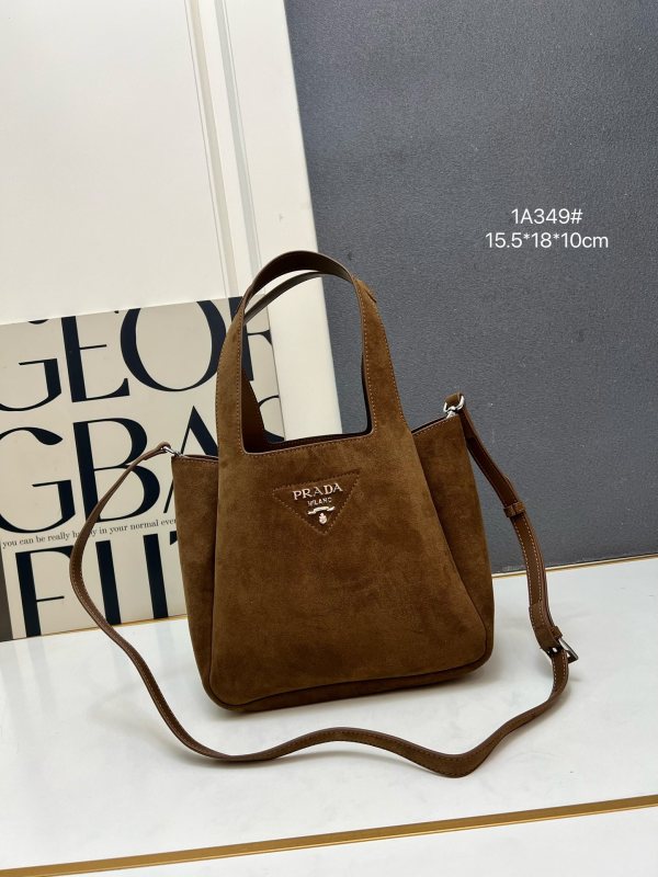 Prada New Fashion Leather Tote Bag Underarm Bag Size: 15.5 x 18 x 10 CM