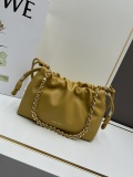 Loewe Fashion Wrinkle Knot Sheepskin Chain Shoulder Bag Crossbody Bag Size: 30 x 10.5 x 20 CM