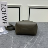 Loewe New Fashion Foldable Leather Handbag Crossbody Bag Size: 16.5x9.5x20 CM