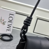 Loewe Fashion Spiral Knot Leather Handbag Underarm Bag Size: 25 x 17 x 8 CM
