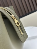Loewe New Fashion Leather Handbag Size: 28.5 x 11 x 23 CM
