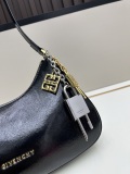 Givenchy New Fashion 4G Pendant Leather Underarm Bag Size: 18 x 30 x 8 CM