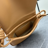 Loewe Fashion Spiral Knot Leather Handbag Underarm Bag Size: 25 x 17 x 8 CM