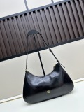 Givenchy New Fashion 4G Pendant Leather Underarm Bag Size: 18 x 30 x 8 CM