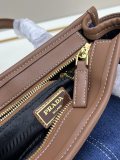 Prada New Fashion Retro Cowboy Handbag Diagonal Cross Bag Size: 24x13x8 CM