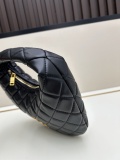 Yves Saint Laurent New Elegant Retro Diamond Grid Handbag Size: 26x19 x5 CM