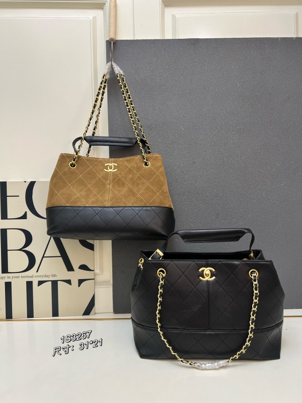 Chanel Classic CC Color Blocked Leather Chain Tote Bag Size: 31x21 CM