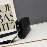Fendi New Classic Casual Camera Bag Diagonal Shoulder Bag Size: 22x15 x4.5CM