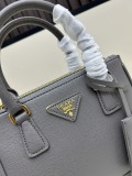 Prada New Classic Triangle Logo Handbag Diagonal Cross Bag Size: 20x15x9.5 CM