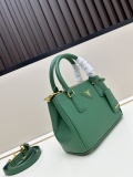 Prada New Classic Triangle Logo Handbag Diagonal Cross Bag Size: 20x15x9.5 CM