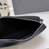 Fendi New Classic Casual Camera Bag Diagonal Shoulder Bag Size: 22x15 x4.5CM