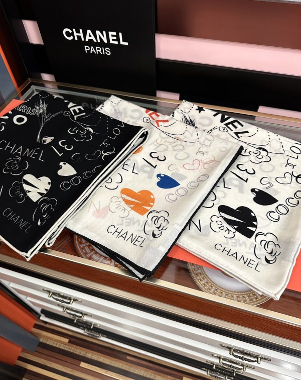 Chanel Fashion Versatile Graffiti Printed Cashmere Square Towel Size: 140 x 140 CM