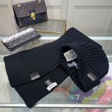 Loewe New Classic Versatile Knitted Scarf Hat Set