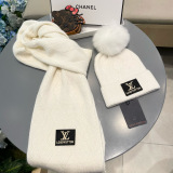 Louis Vuitton New Couple Fashion Versatile Fox Wool Ball Wool Hat Scarf Set