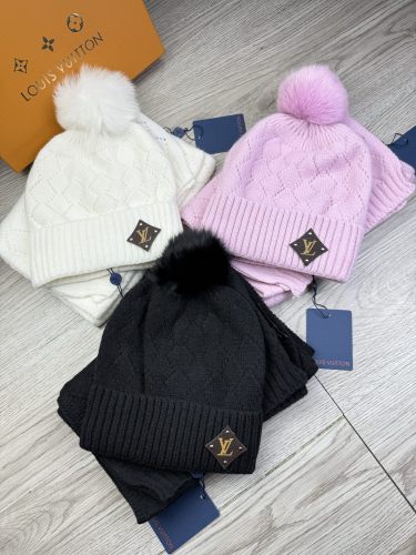 Louis Vuitton New Couple Fashion Versatile Ball Hat Scarf Set