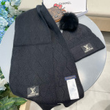 Louis Vuitton New Couple Fashion Versatile Fox Wool Ball Wool Hat Scarf Set