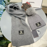 Louis Vuitton New Couple Fashion Versatile Fox Wool Ball Wool Hat Scarf Set