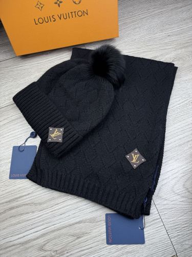 Louis Vuitton New Couple Fashion Versatile Ball Hat Scarf Set