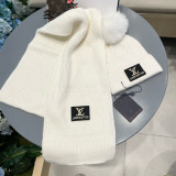 Louis Vuitton New Couple Fashion Versatile Fox Wool Ball Wool Hat Scarf Set