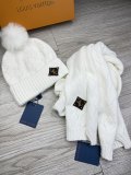 Louis Vuitton New Couple Fashion Versatile Ball Hat Scarf Set