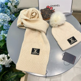 Louis Vuitton New Couple Fashion Versatile Fox Wool Ball Wool Hat Scarf Set