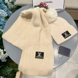 Louis Vuitton New Couple Fashion Versatile Fox Wool Ball Wool Hat Scarf Set