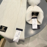 Louis Vuitton New Couple Fashion Versatile Fox Wool Ball Wool Hat Scarf Set