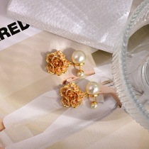 Dior Classic Fashion 3D Hollow Flower Earrings
