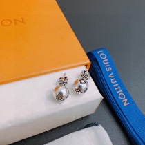 Louis Vuitton Classic Retro Silver Earnail Louis Vuitton Classic Retro Silver Earnail