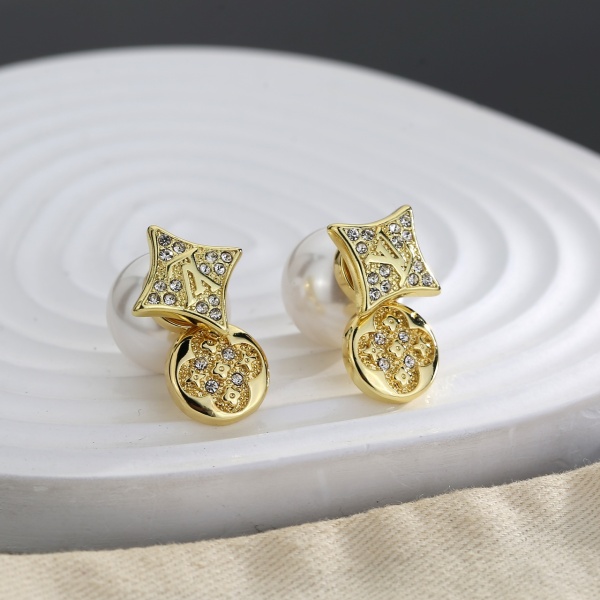 Louis Vuitton Classic Versatile Clover Letter Set Diamond Earrings