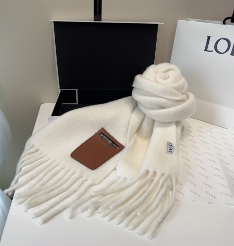 Loewe Fashion Leather Mouth Bag Hairy Scarf Size: 40 x 185 CM