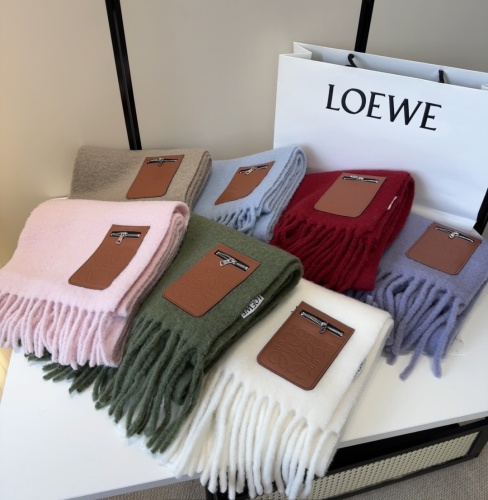 Loewe Fashion Leather Mouth Bag Hairy Scarf Size: 40 x 185 CM