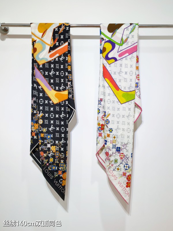 Louis Vuitton Elegant Smile Flower Double Sided Cashmere Shawl Square Towel Size: 140 x 140 CM